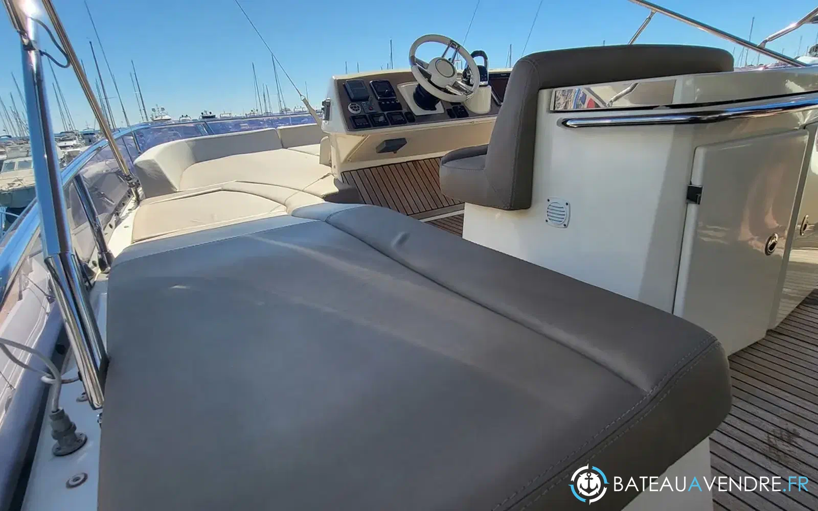 slider 5 Prestige Yachts 620 S