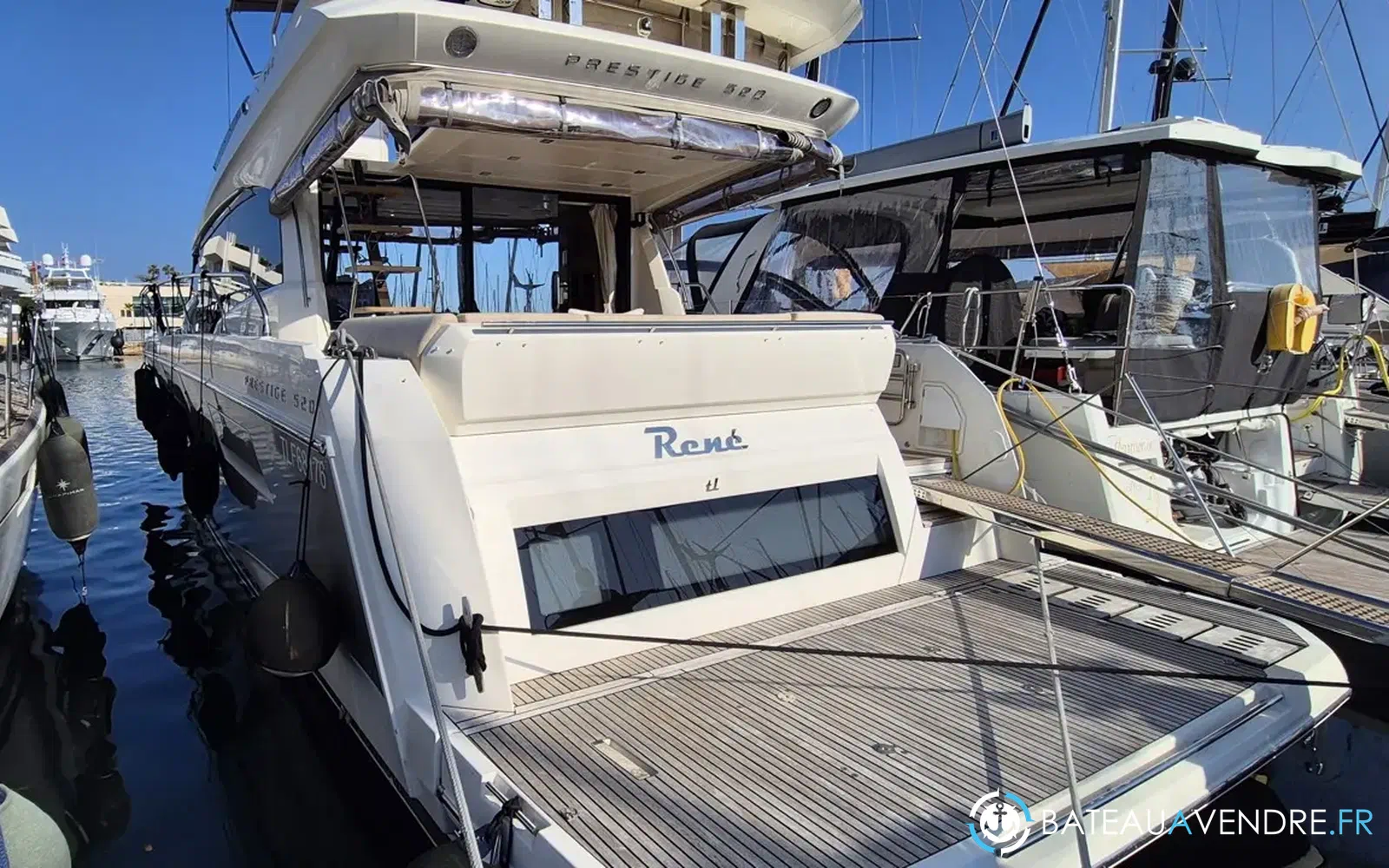 slider 0 Prestige Yachts 520 Fly