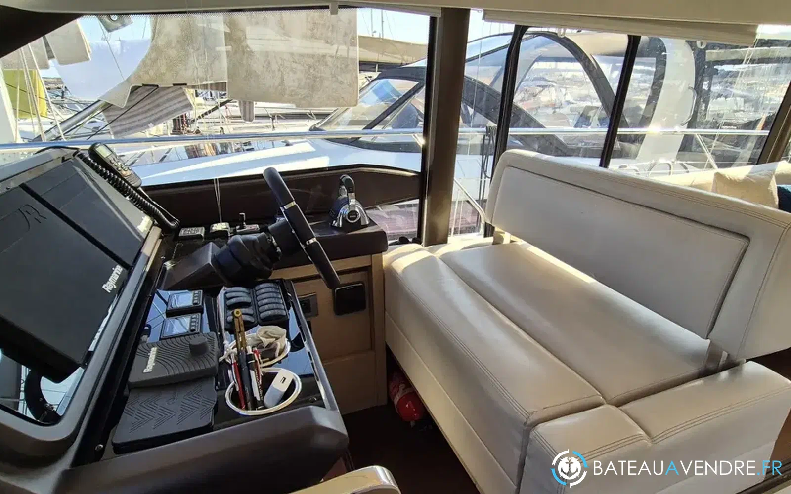 slider 13 Prestige Yachts 520 Fly