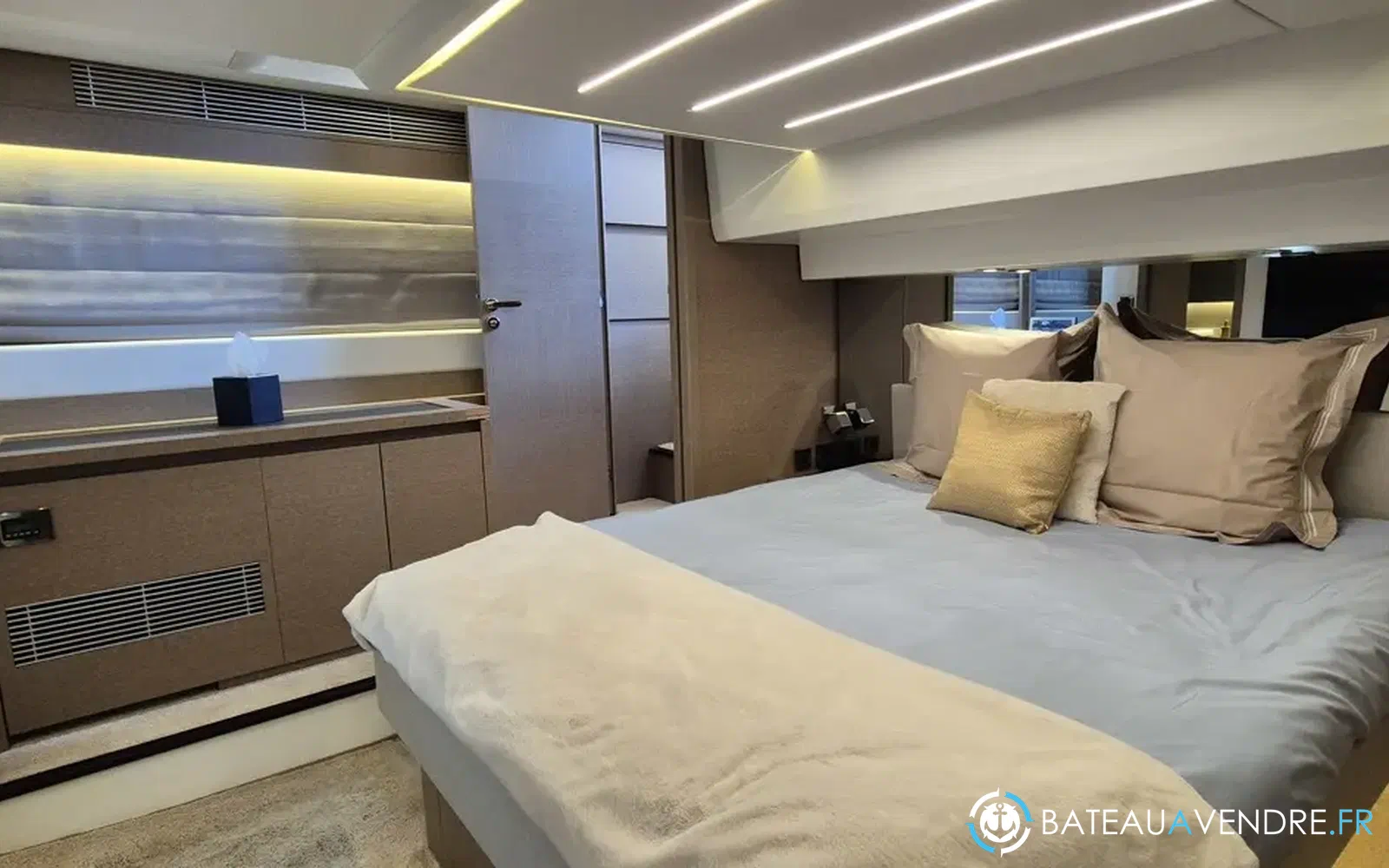 slider 18 Prestige Yachts 520 Fly