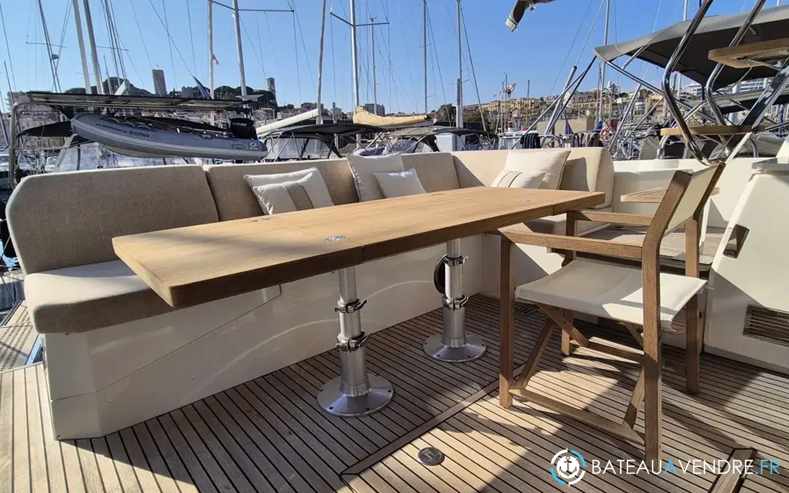 slider 2 Prestige Yachts 520 Fly