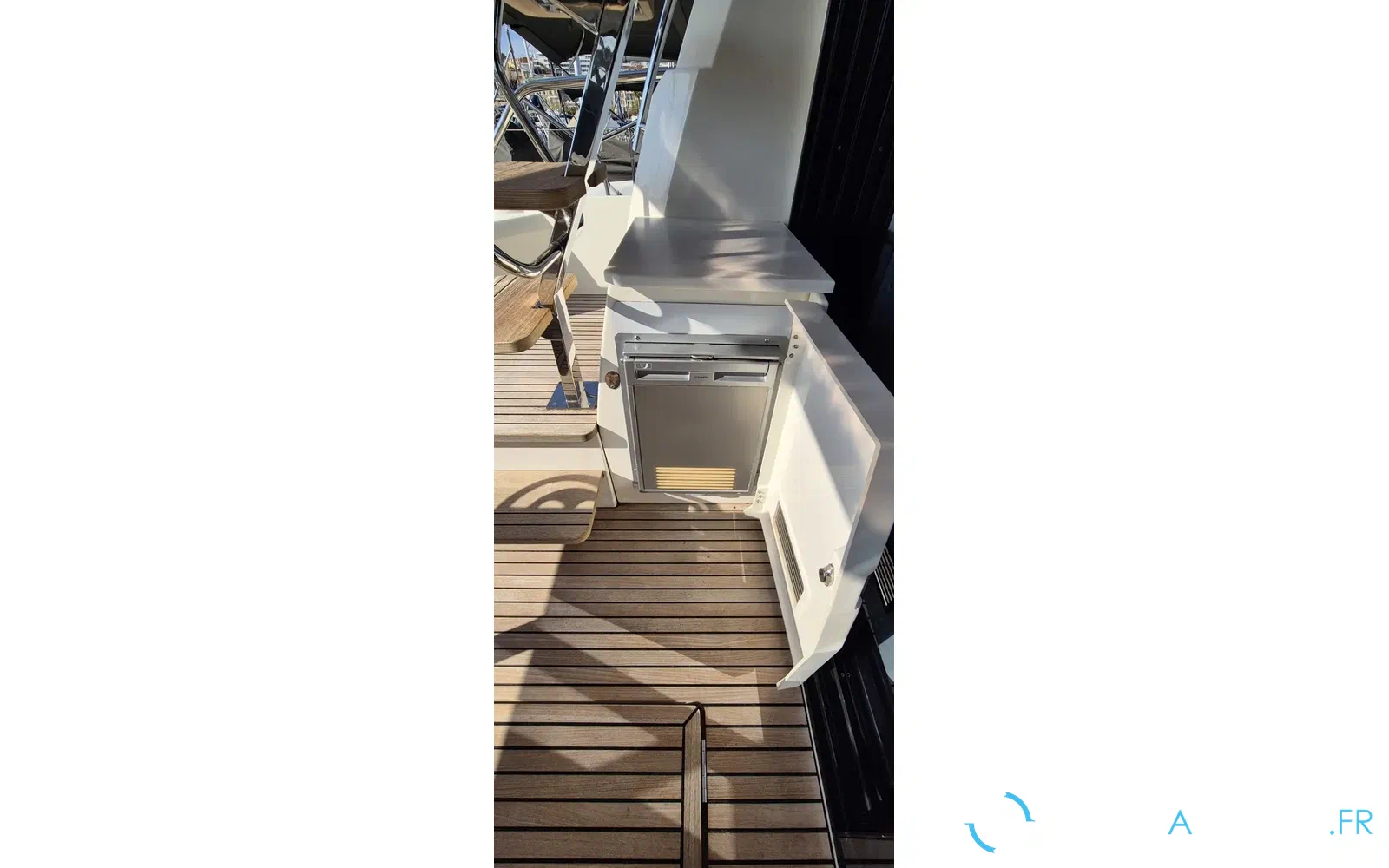 slider 4 Prestige Yachts 520 Fly