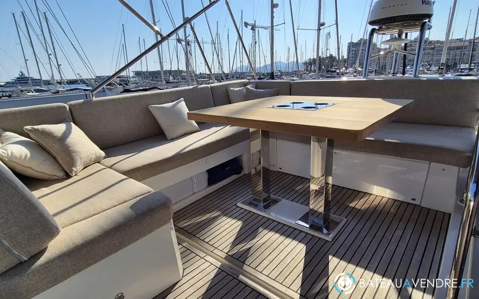 slider 6 Prestige Yachts 520 Fly