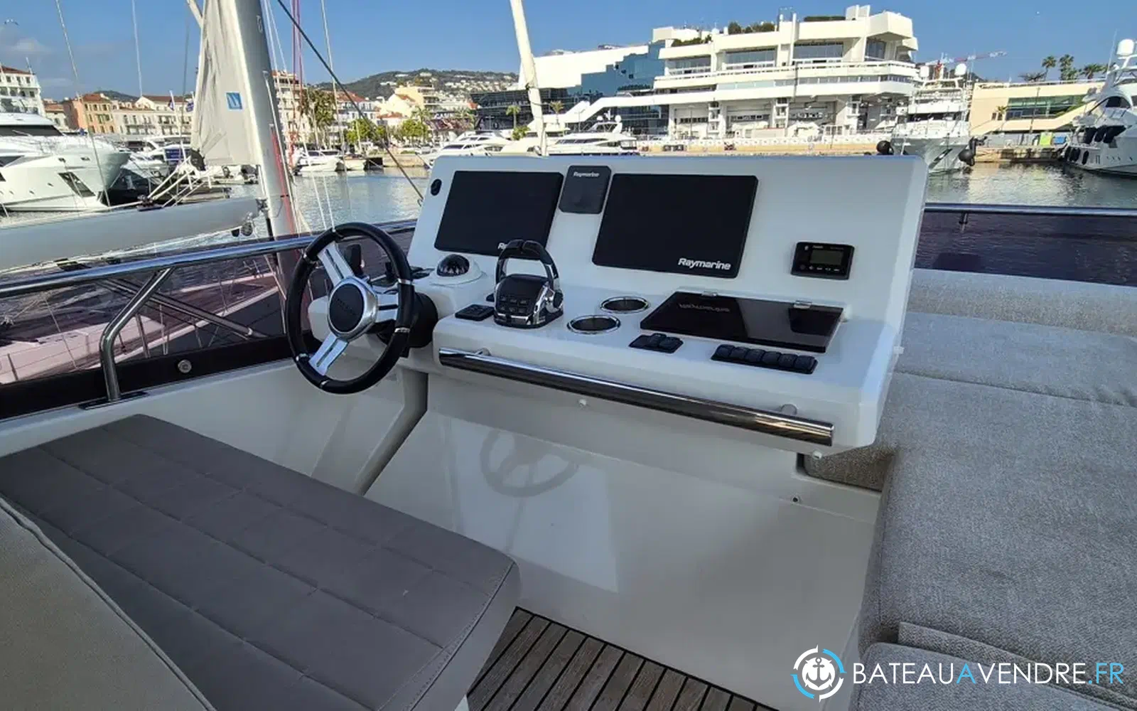 slider 7 Prestige Yachts 520 Fly