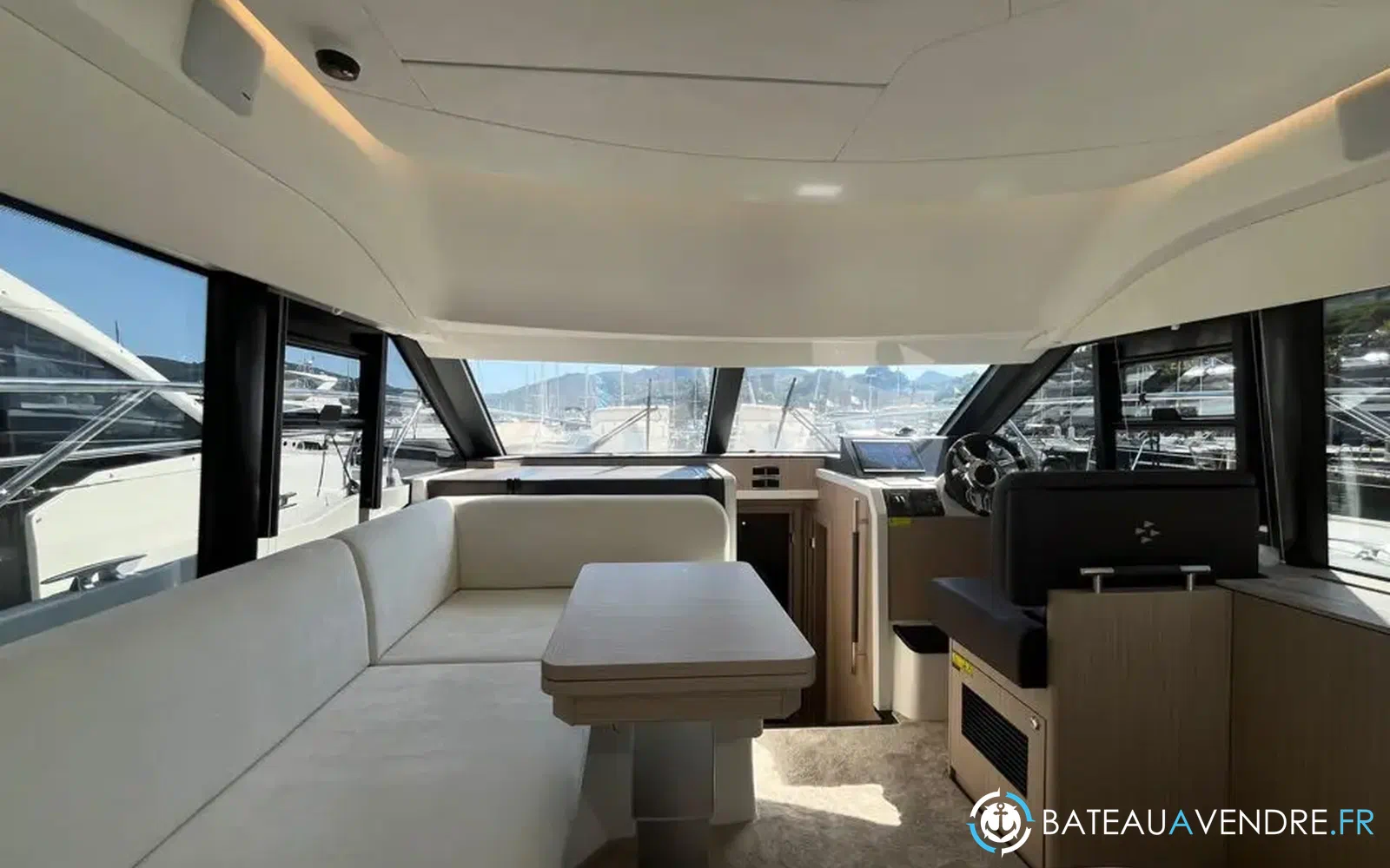 slider 5 Prestige Yachts F4.3