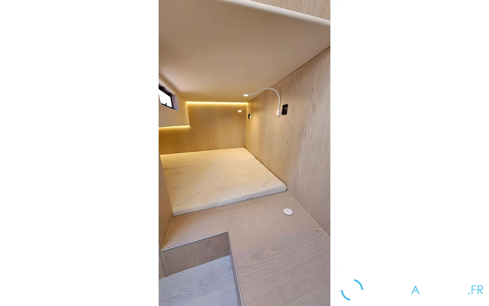 slider 20 Alium Yacht 42 T-Top