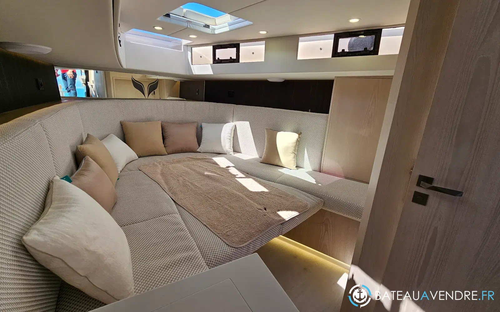 slider 18 Alium Yacht 42 T-Top