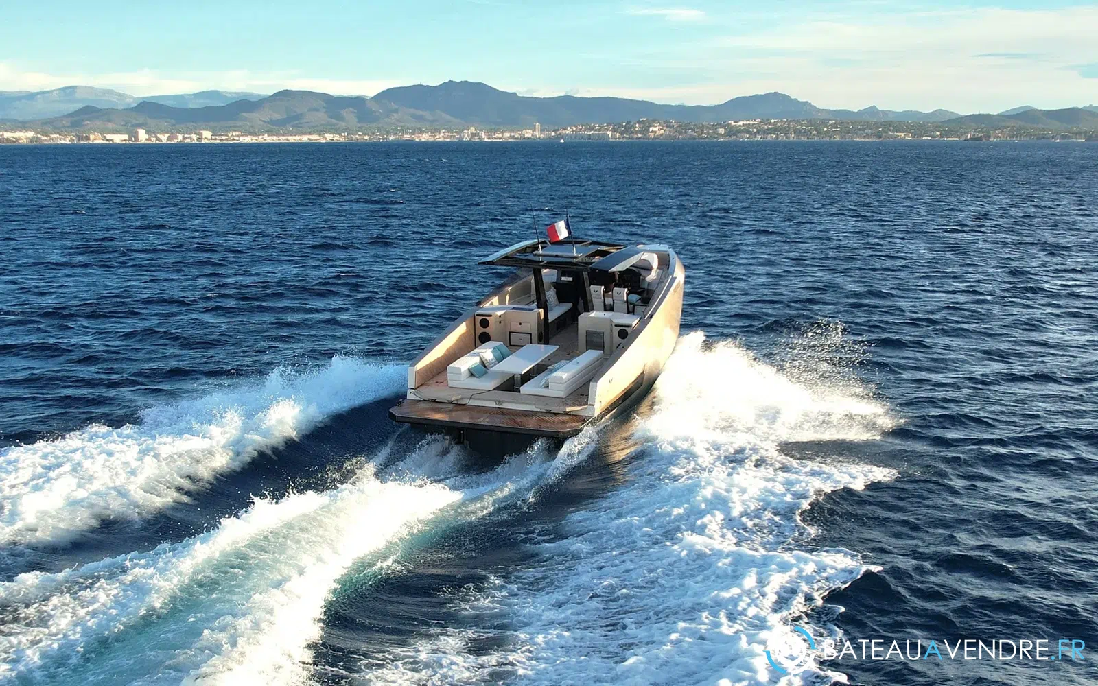slider 21 Alium Yacht 42 T-Top