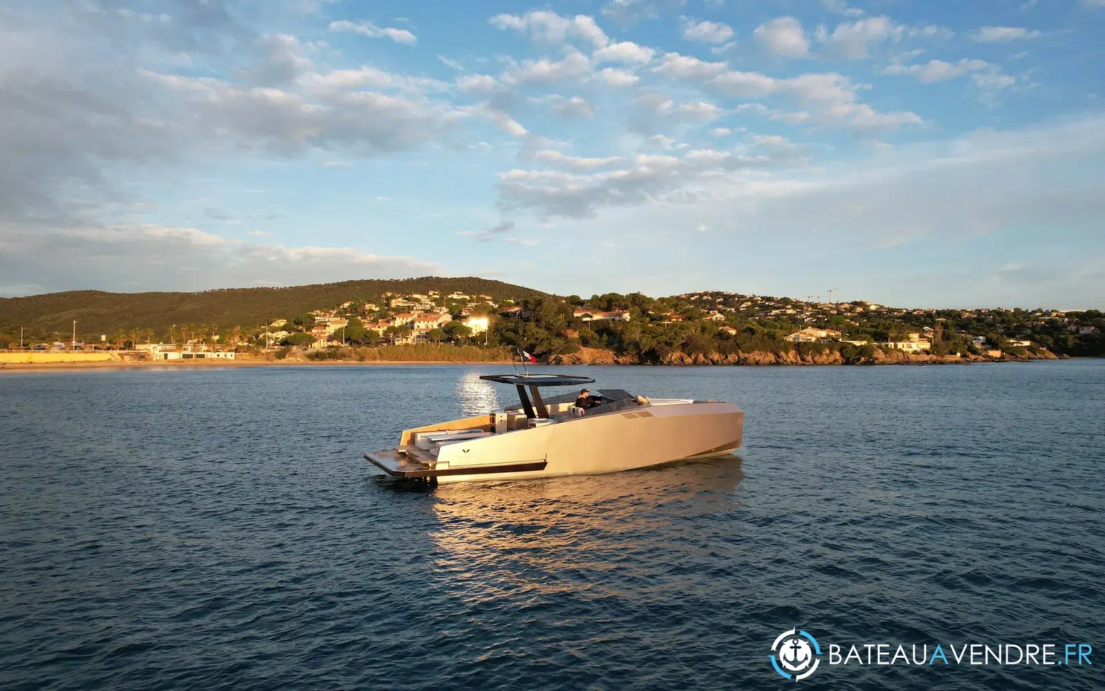 slider 22 Alium Yacht 42 T-Top