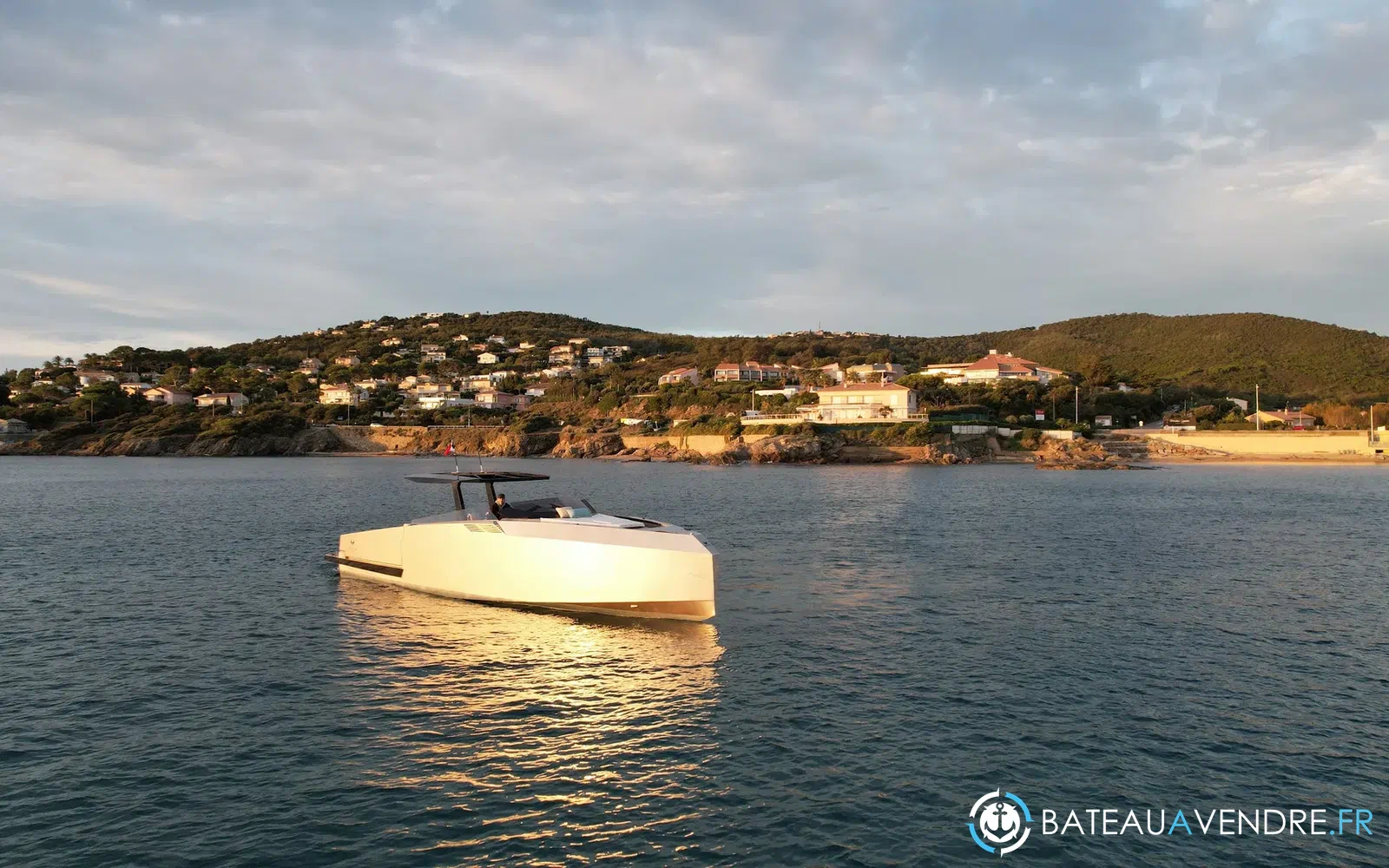 slider 23 Alium Yacht 42 T-Top