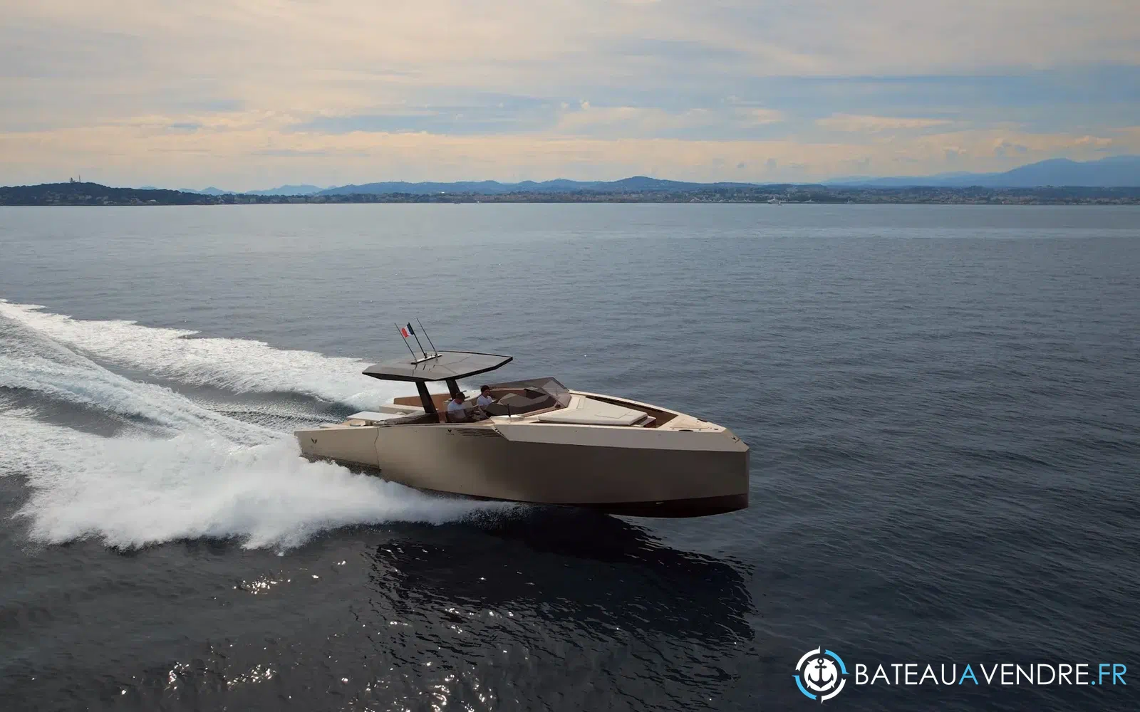 slider 0 Alium Yacht 42 T-Top