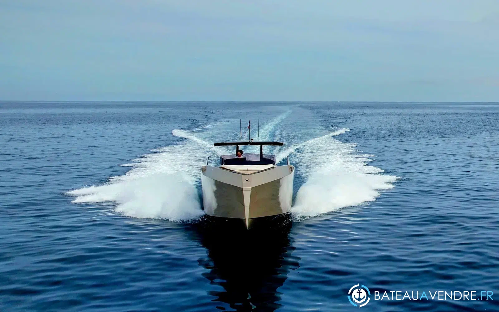slider 9 Alium Yacht 42 T-Top