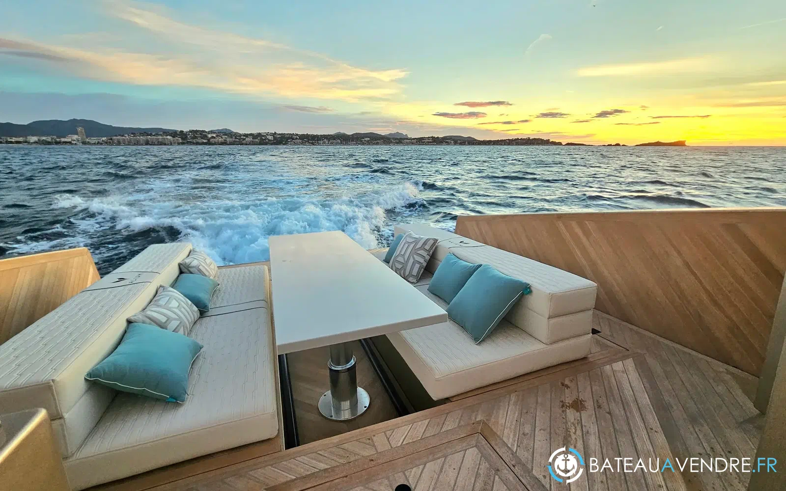 slider 10 Alium Yacht 42 T-Top
