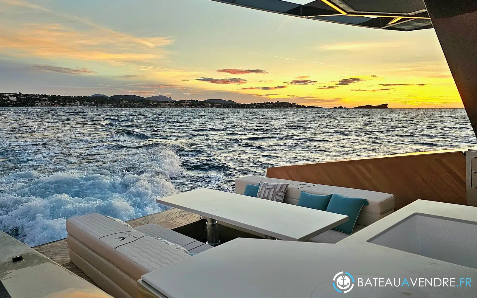 slider 11 Alium Yacht 42 T-Top