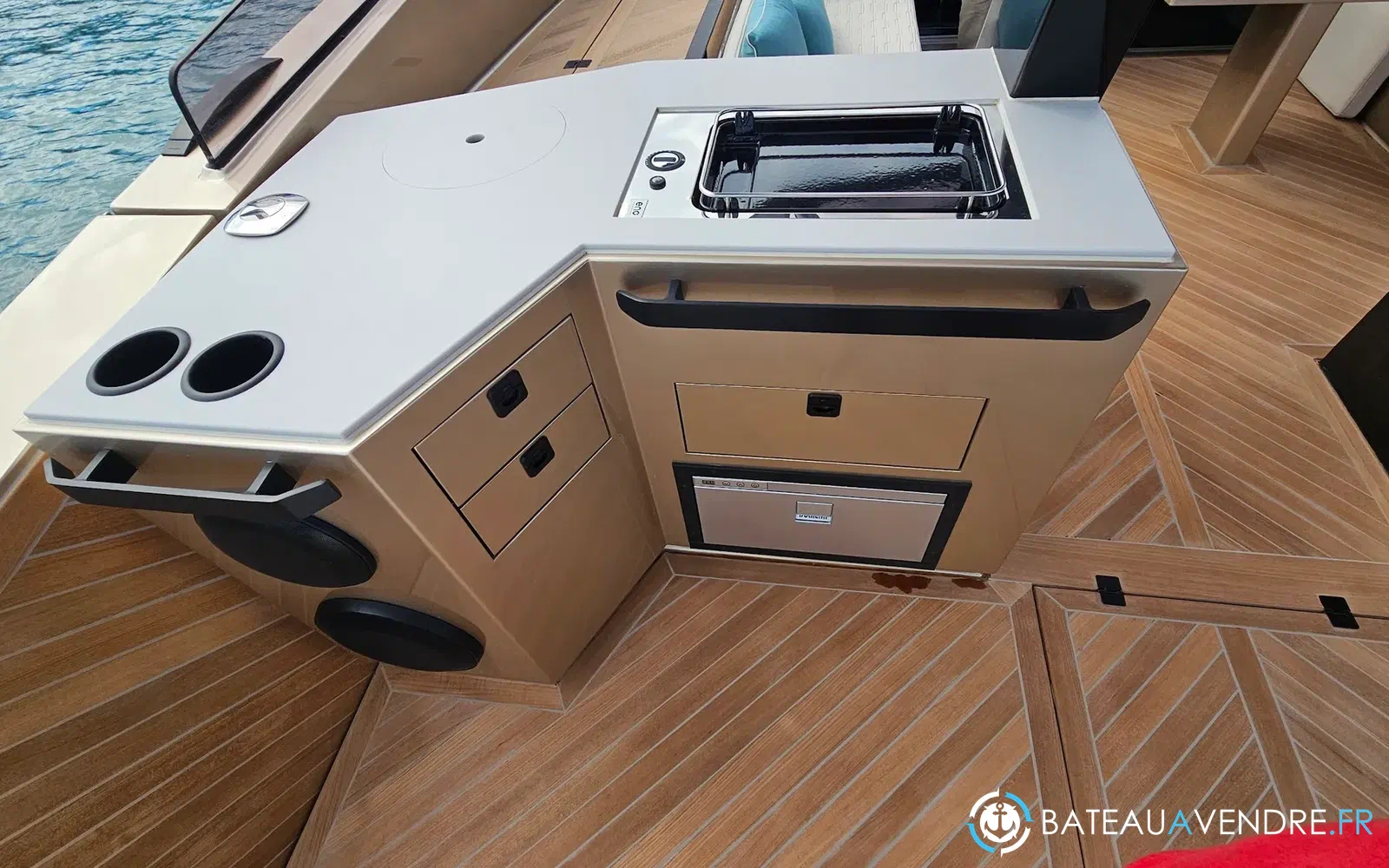 slider 16 Alium Yacht 42 T-Top