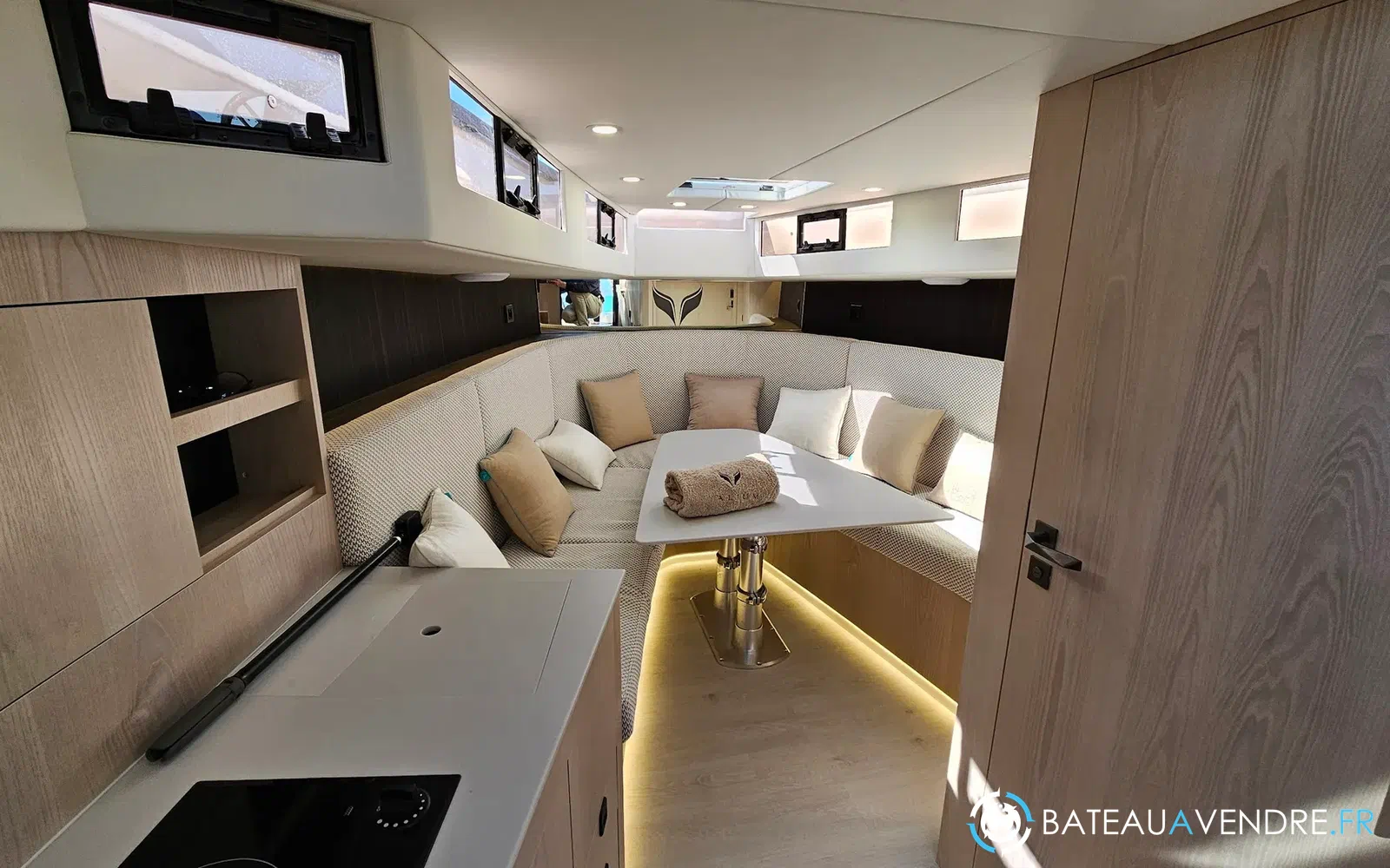 slider 17 Alium Yacht 42 T-Top