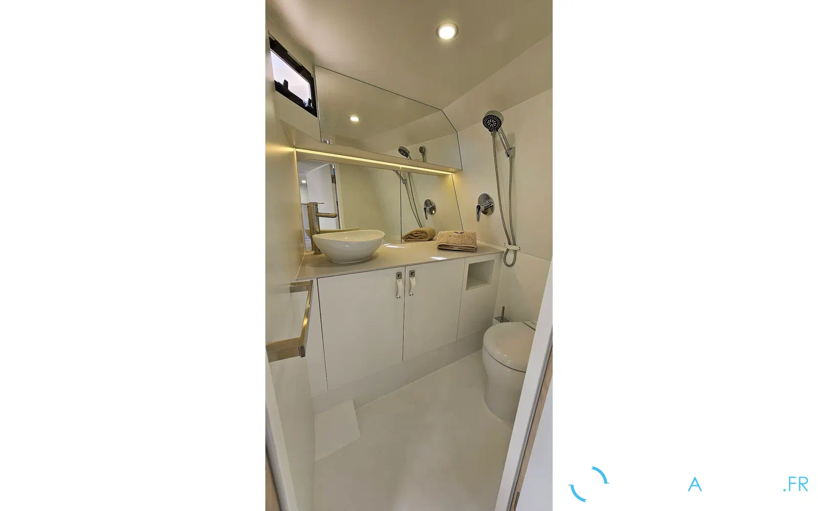 slider 19 Alium Yacht 42 T-Top