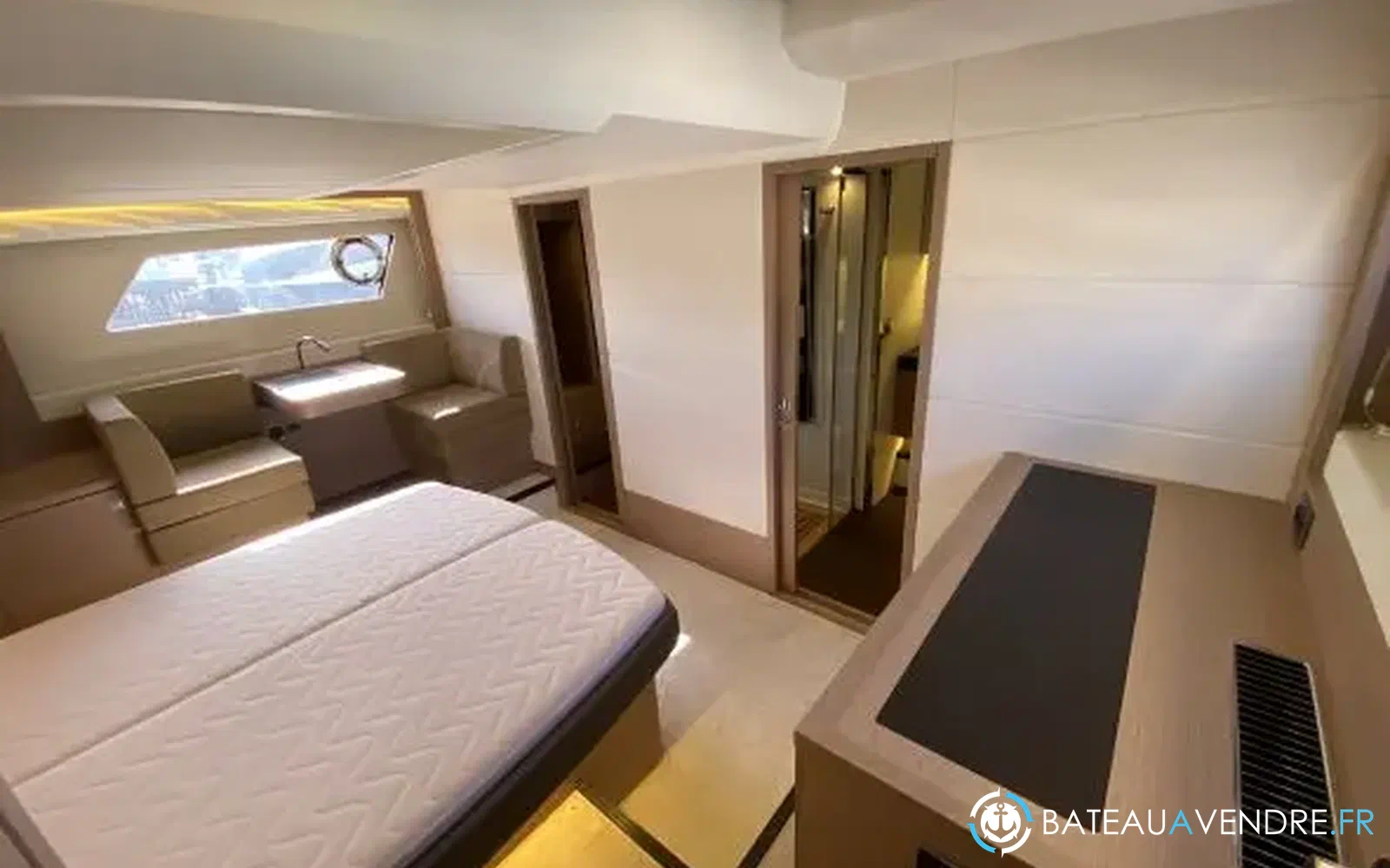 slider 9 Prestige Yachts 560 Fly