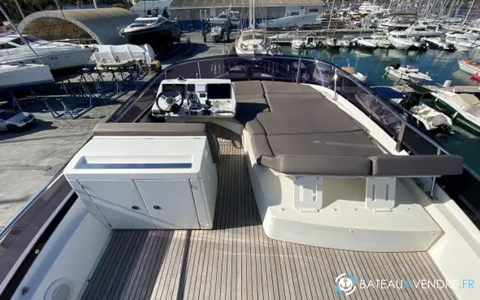 slider 14 Prestige Yachts 560 Fly