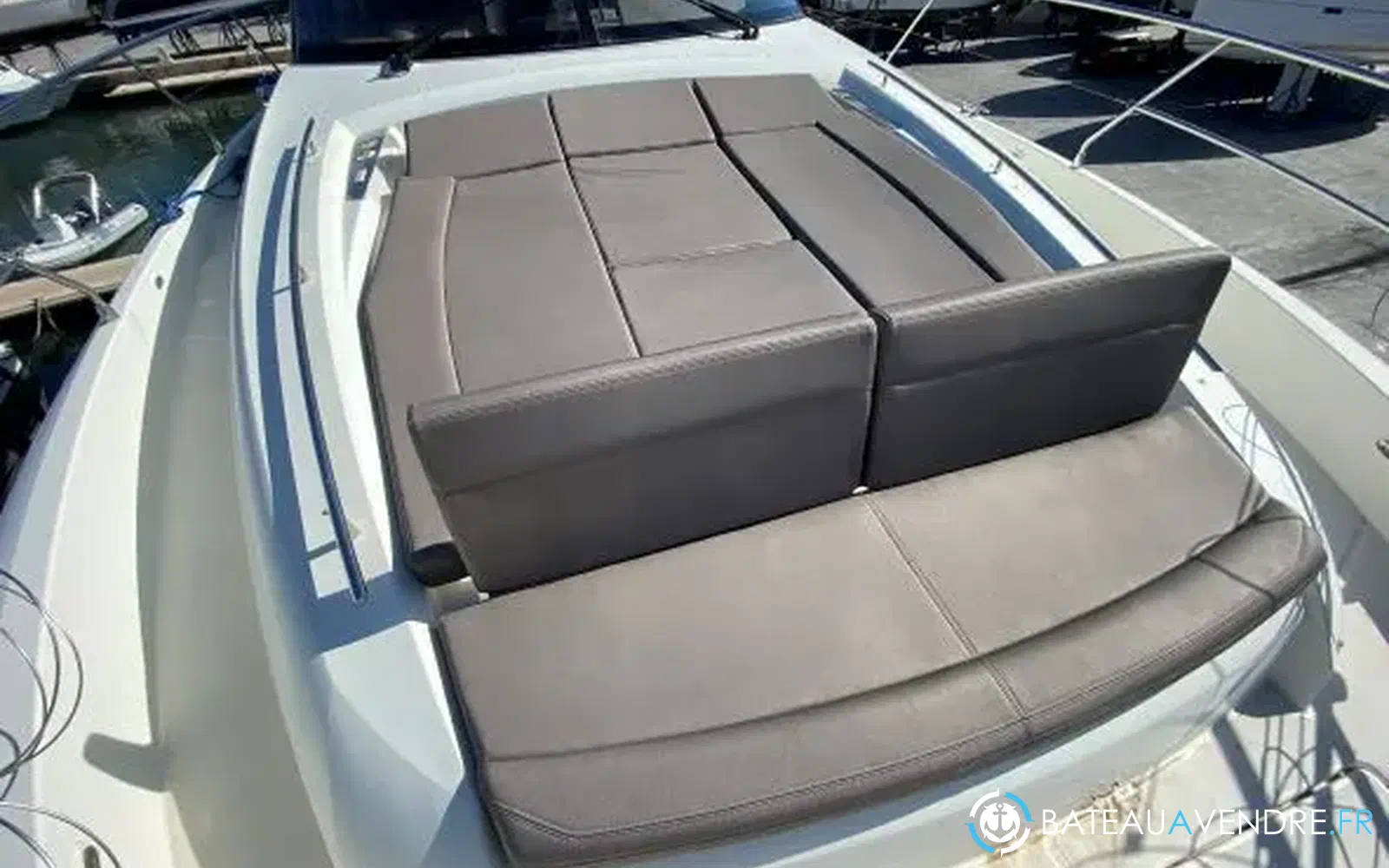 slider 15 Prestige Yachts 560 Fly