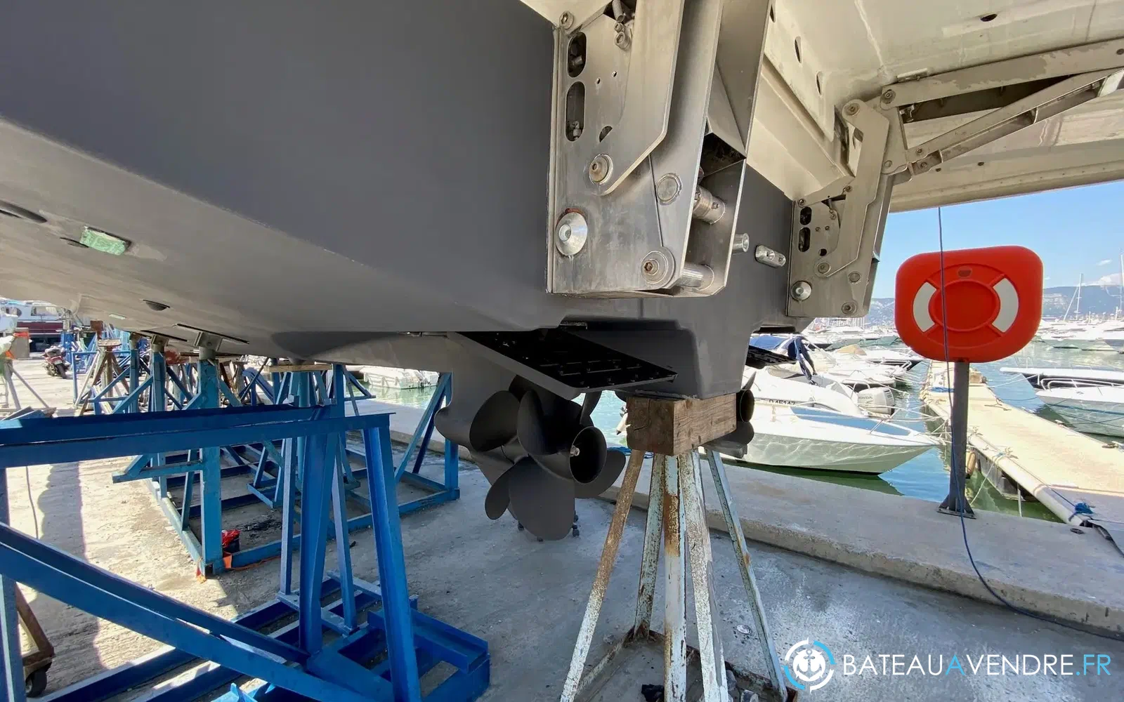 slider 17 Prestige Yachts 560 Fly