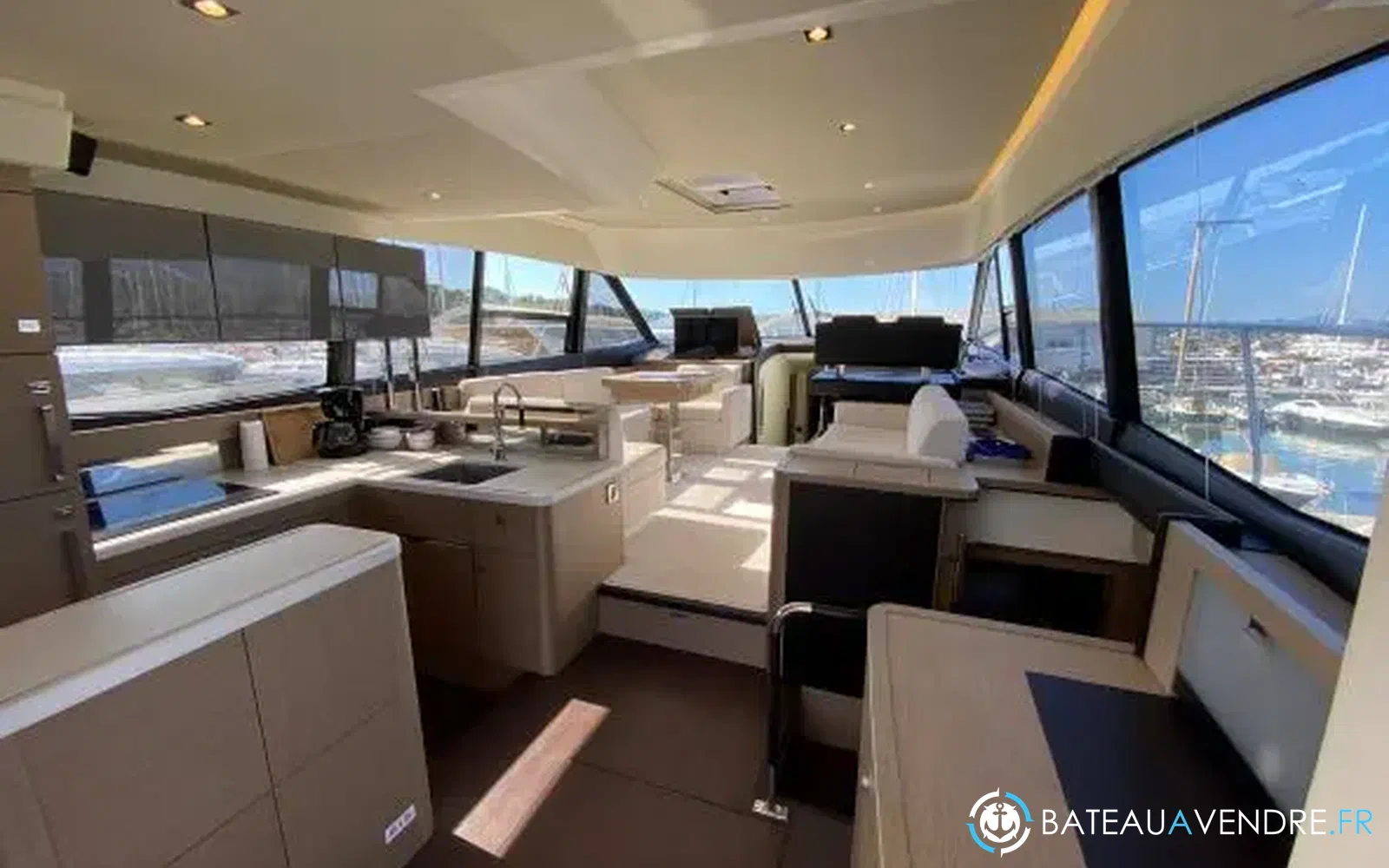 slider 2 Prestige Yachts 560 Fly