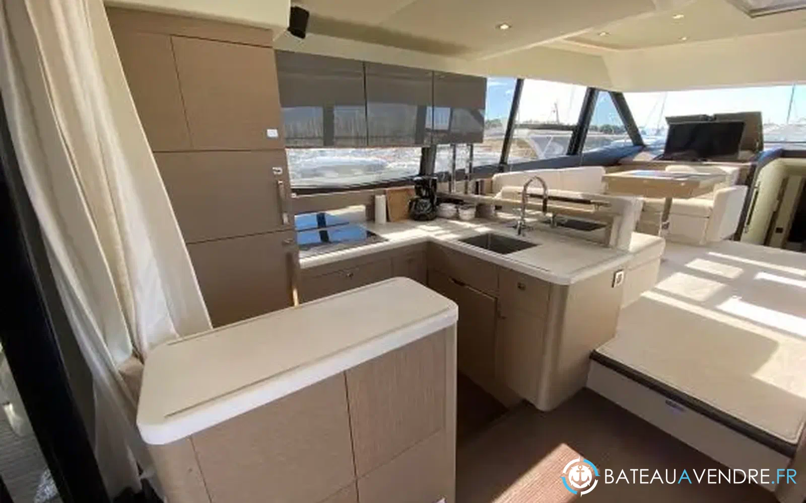 slider 3 Prestige Yachts 560 Fly