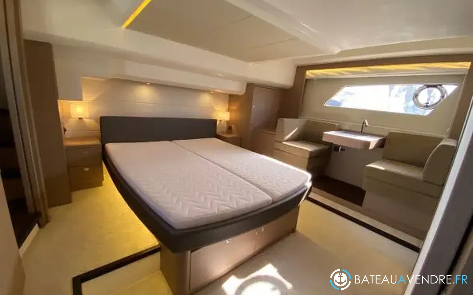 slider 4 Prestige Yachts 560 Fly
