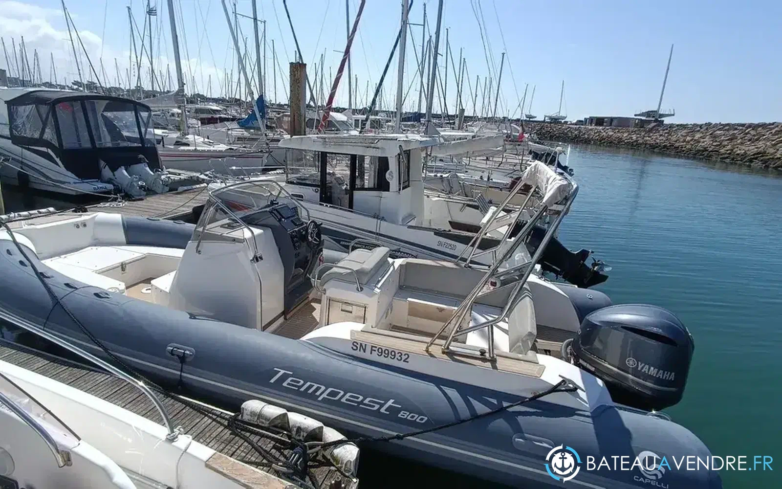 slider 1 Capelli Tempest 800