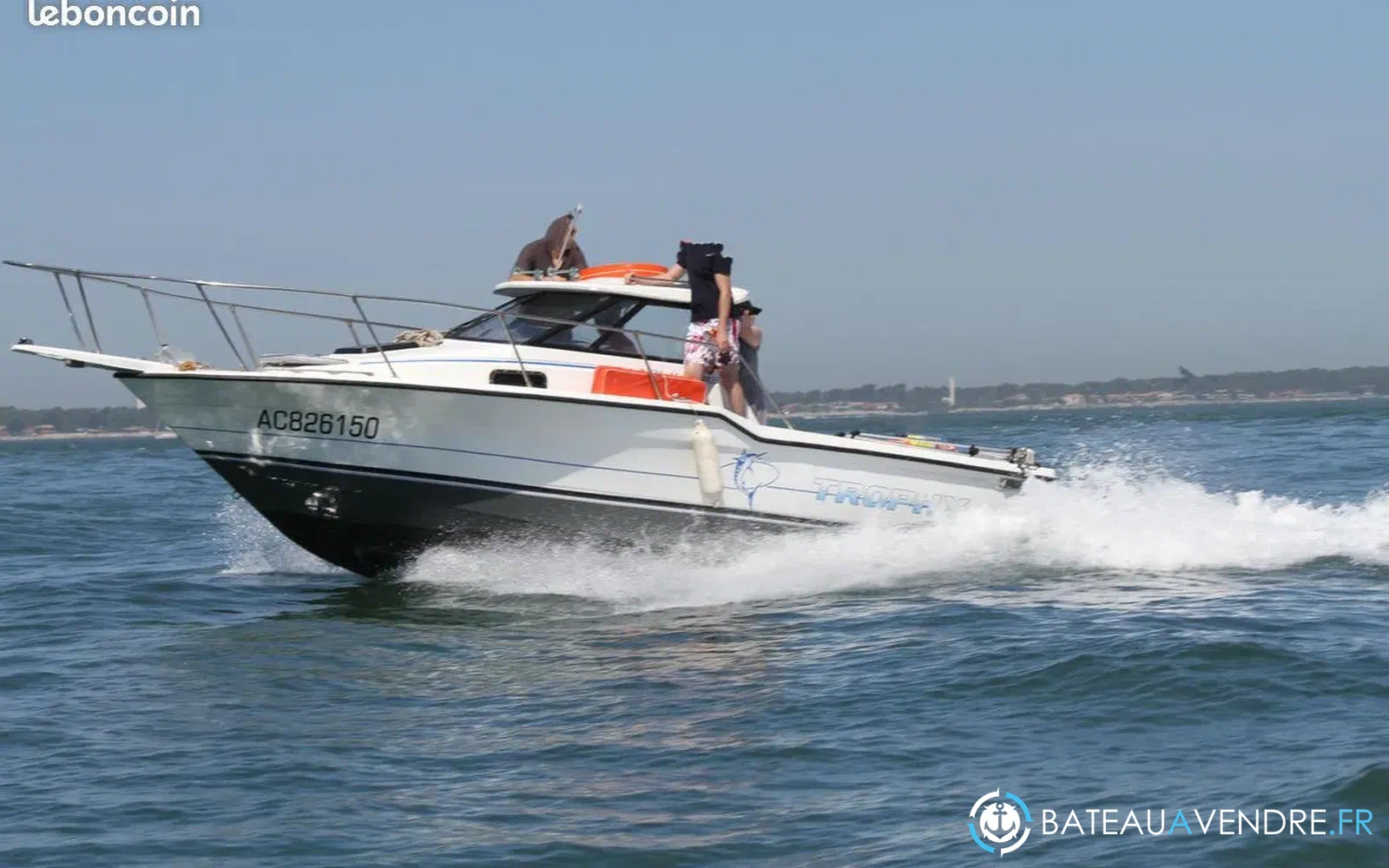 slider 0 Bayliner Trophy 2352 Walkaround 2001