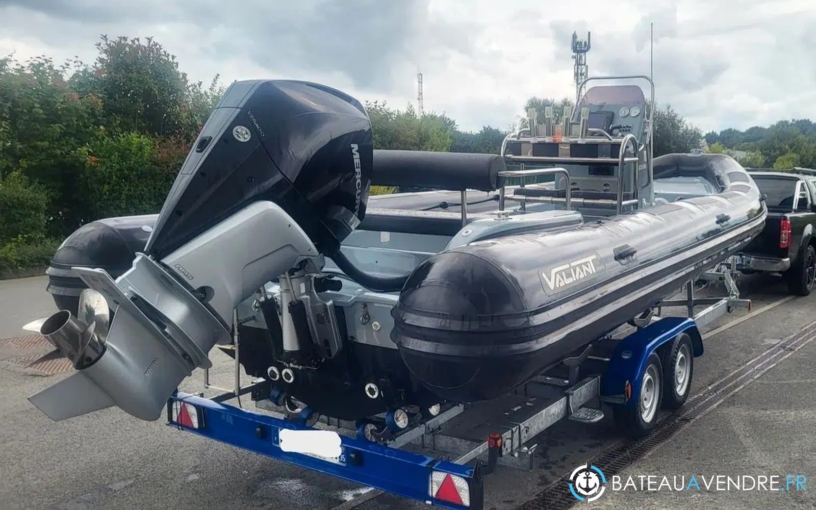 slider 1 Valiant 760 Sport Fishing