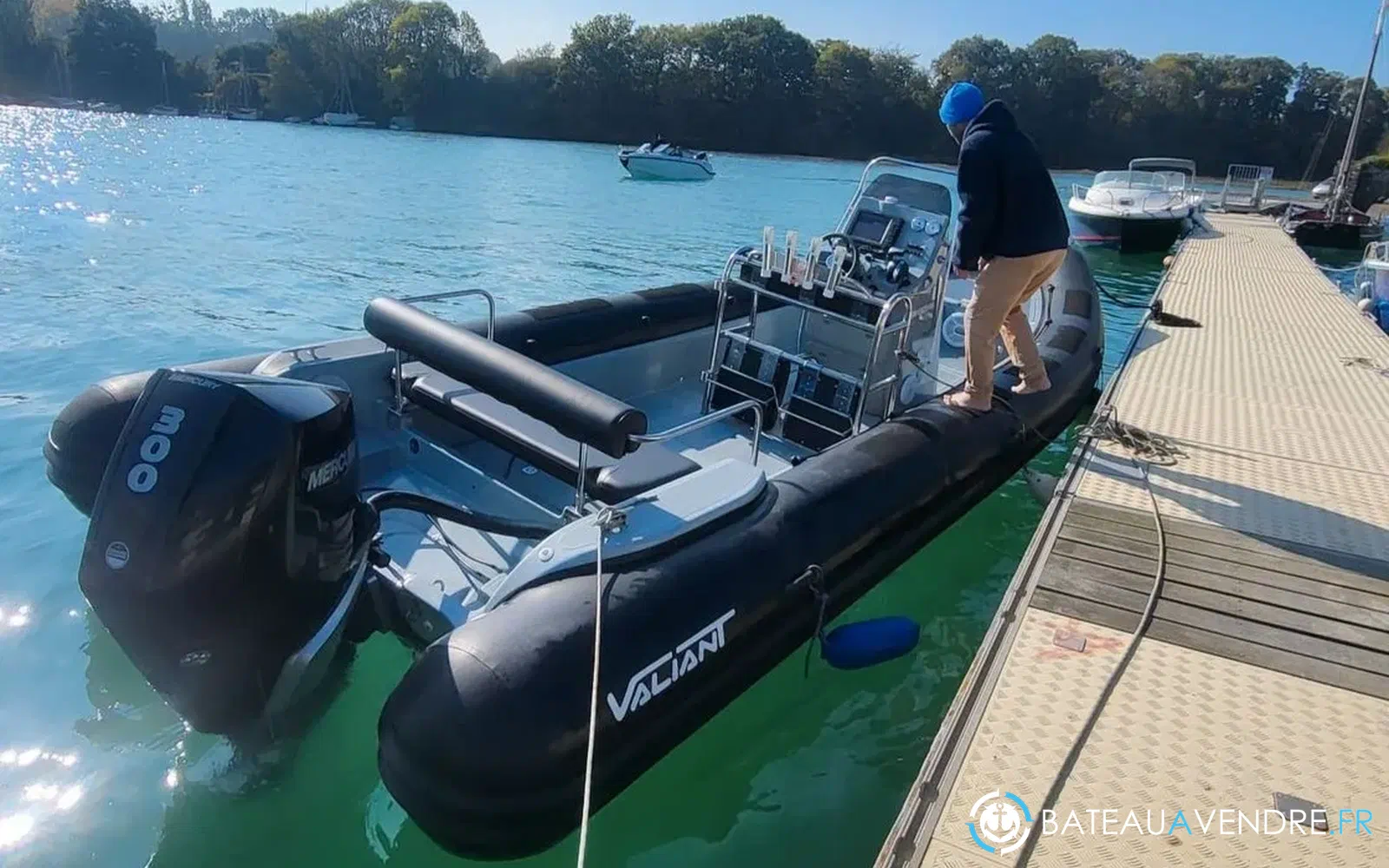 slider 4 Valiant 760 Sport Fishing