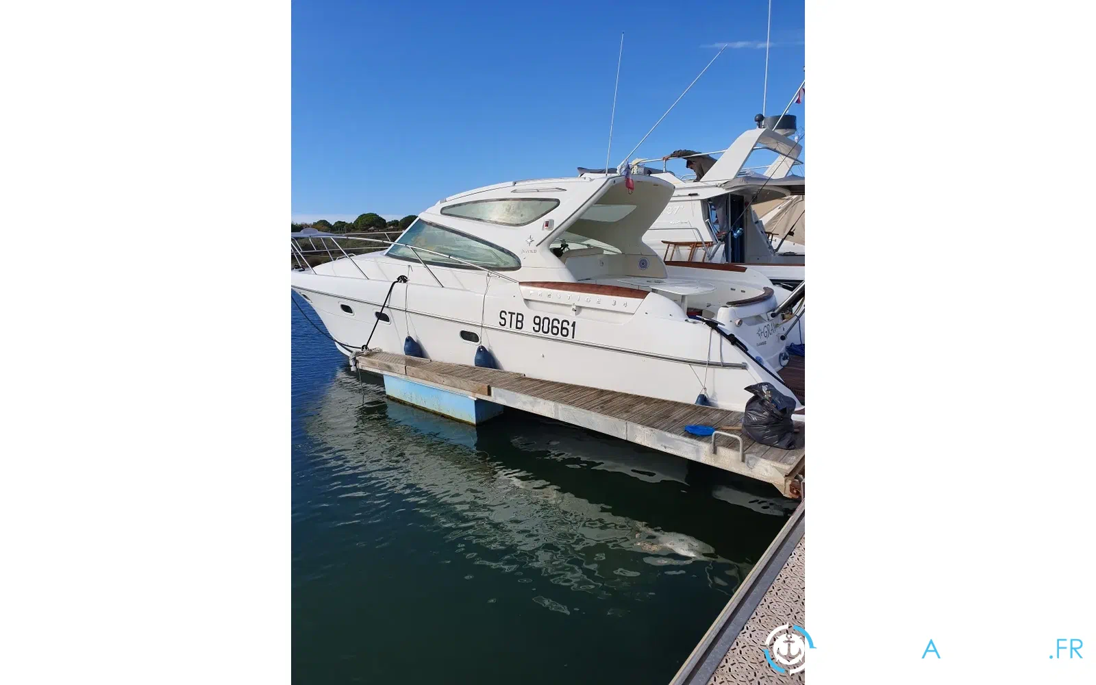 slider 0 Prestige Yachts Prestige 34 hard top