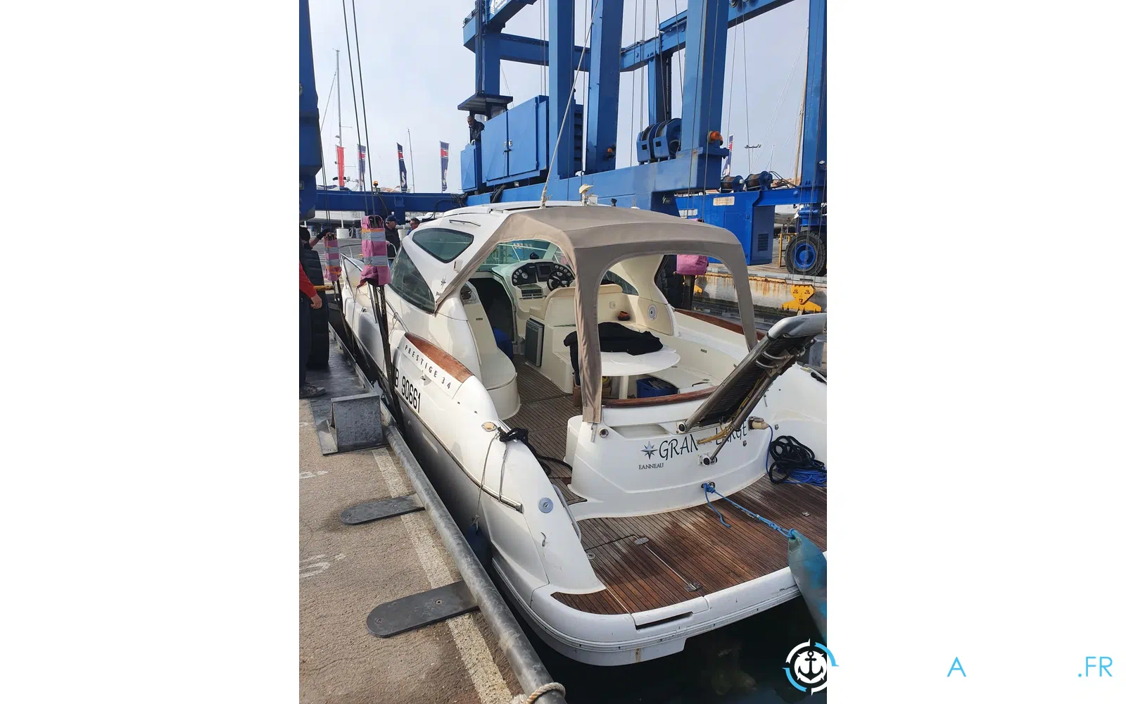 slider 3 Prestige Yachts Prestige 34 hard top