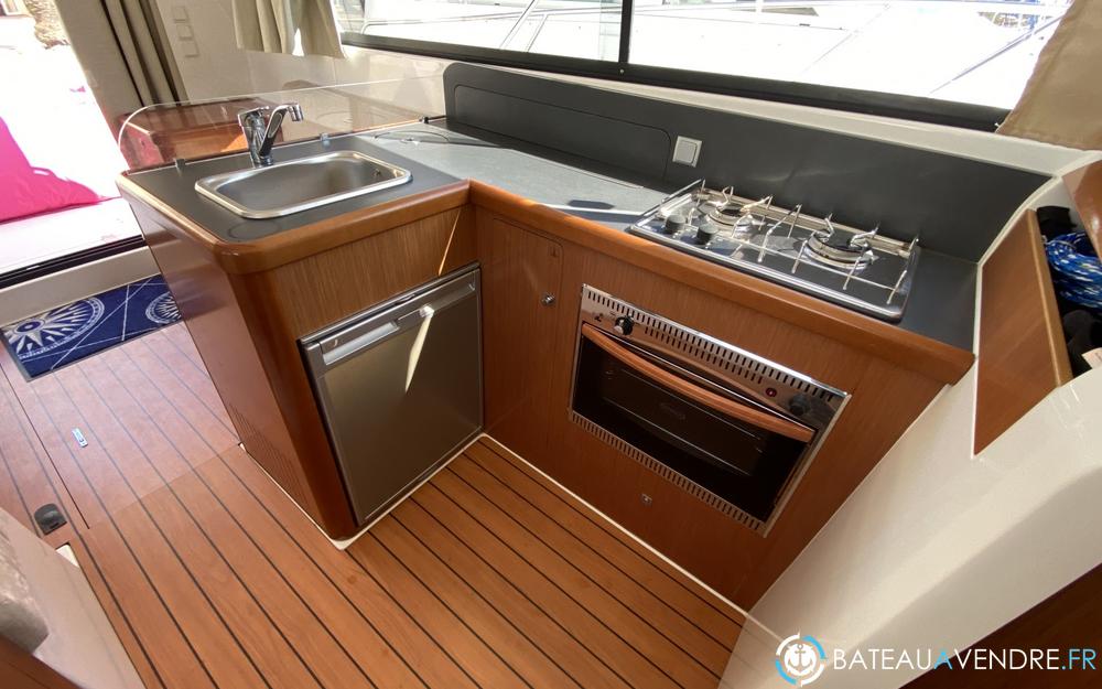 Beneteau Antares 36 cuisine / salle de bain photo 3