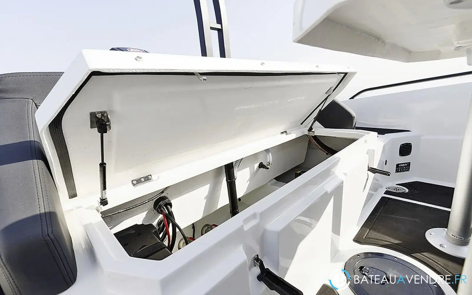 slider 13 Iron Boats 767