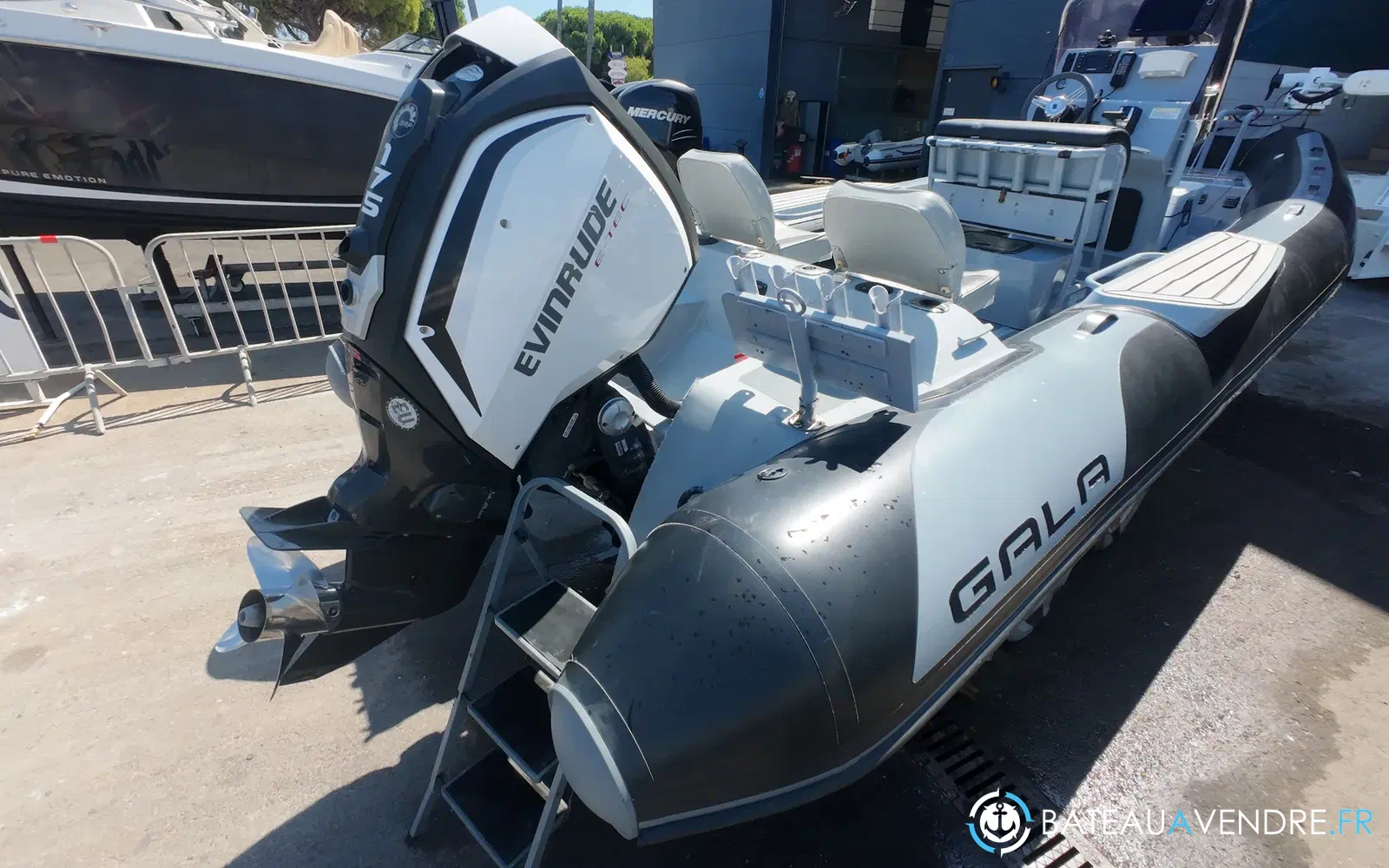 slider 9 Gala Boats V650 Fishing