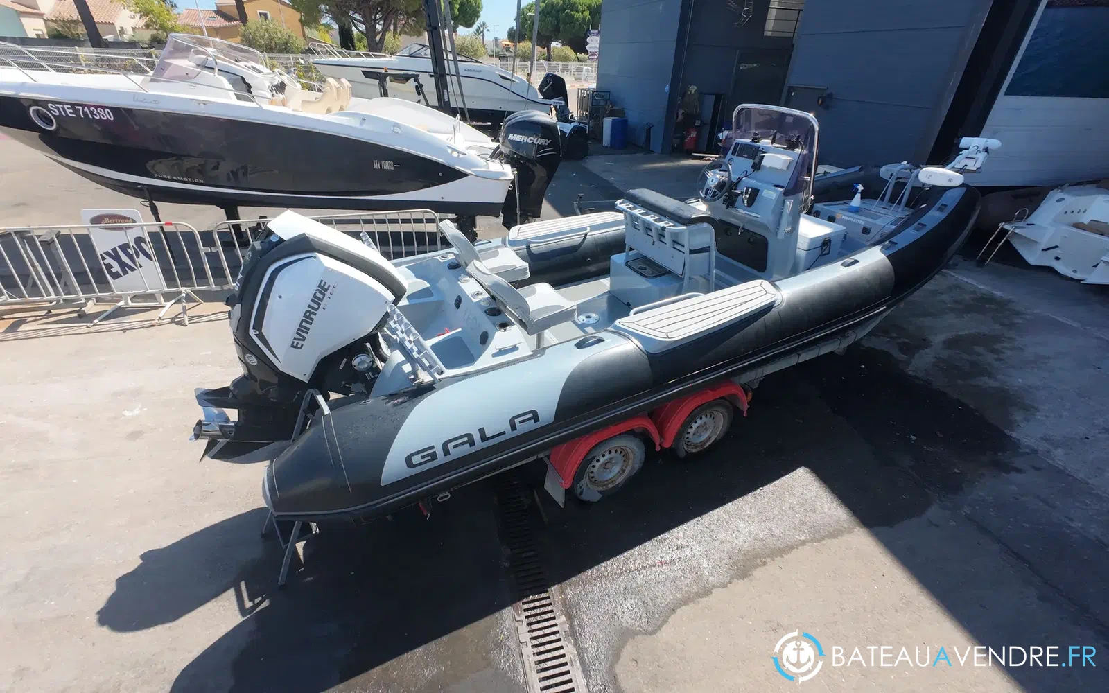 slider 12 Gala Boats V650 Fishing