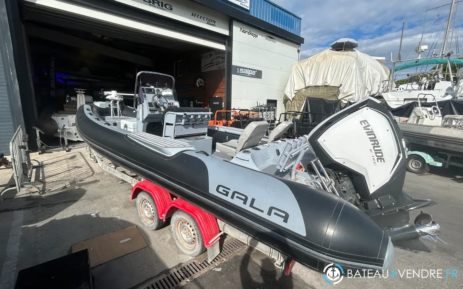 slider 0 Gala Boats V650 Fishing
