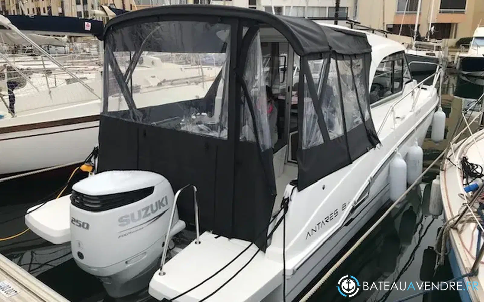 slider 1 Beneteau Antares 8 OB V2