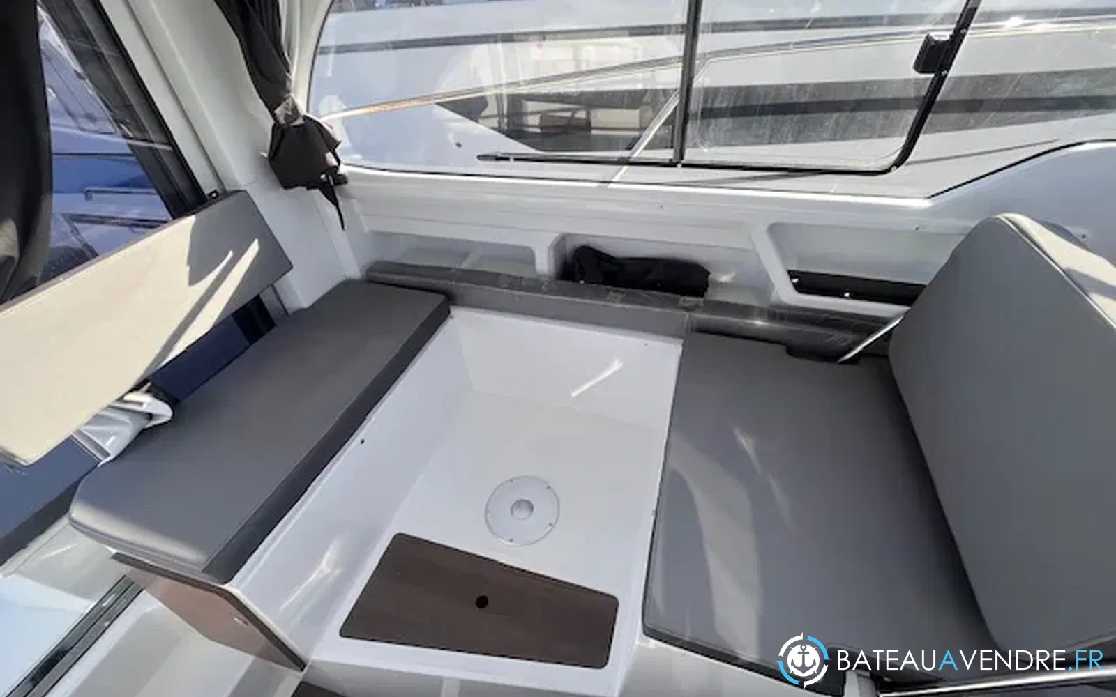 slider 6 Beneteau Antares 8 OB V2
