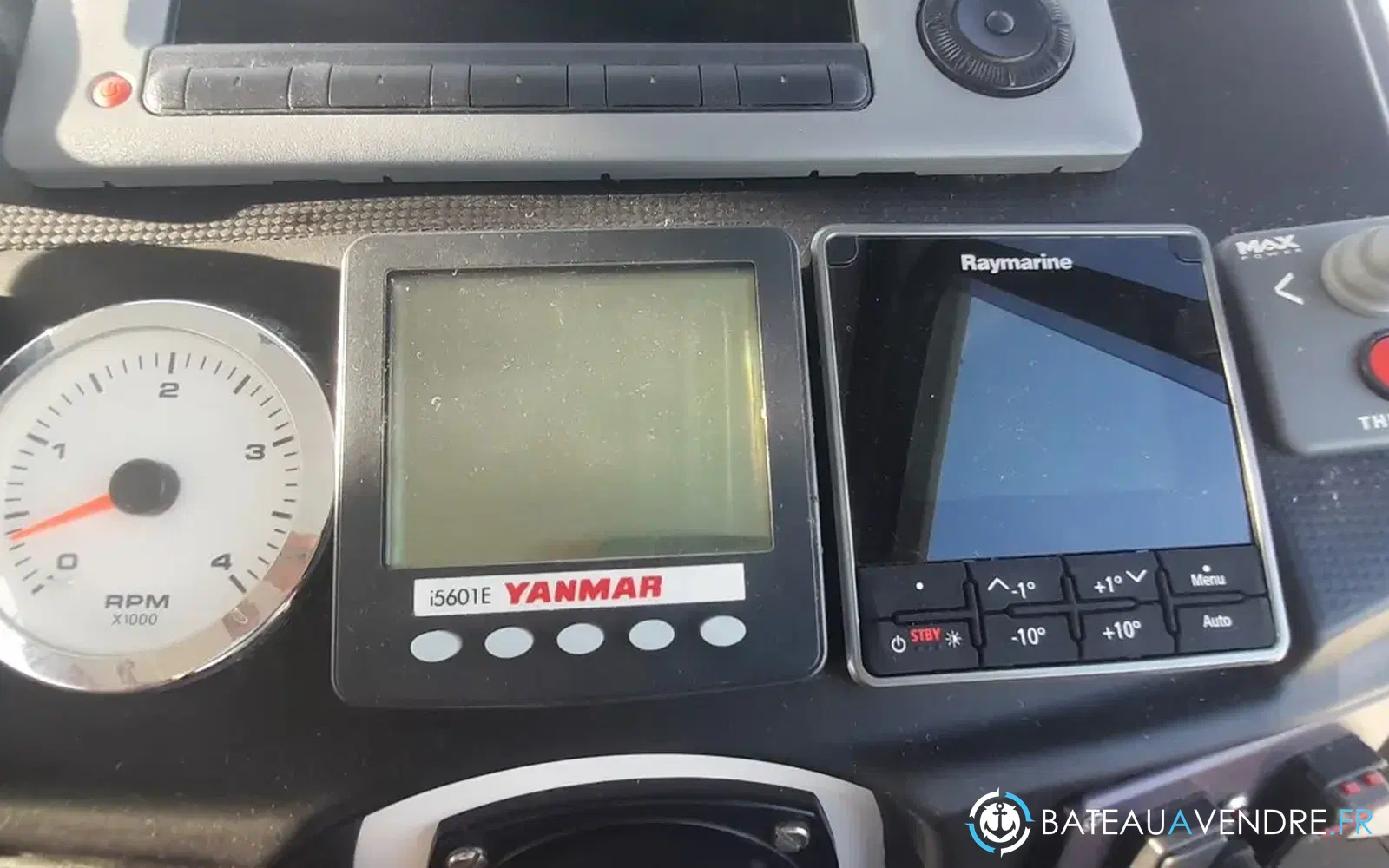 slider 9 Beneteau Antares 30 Fly