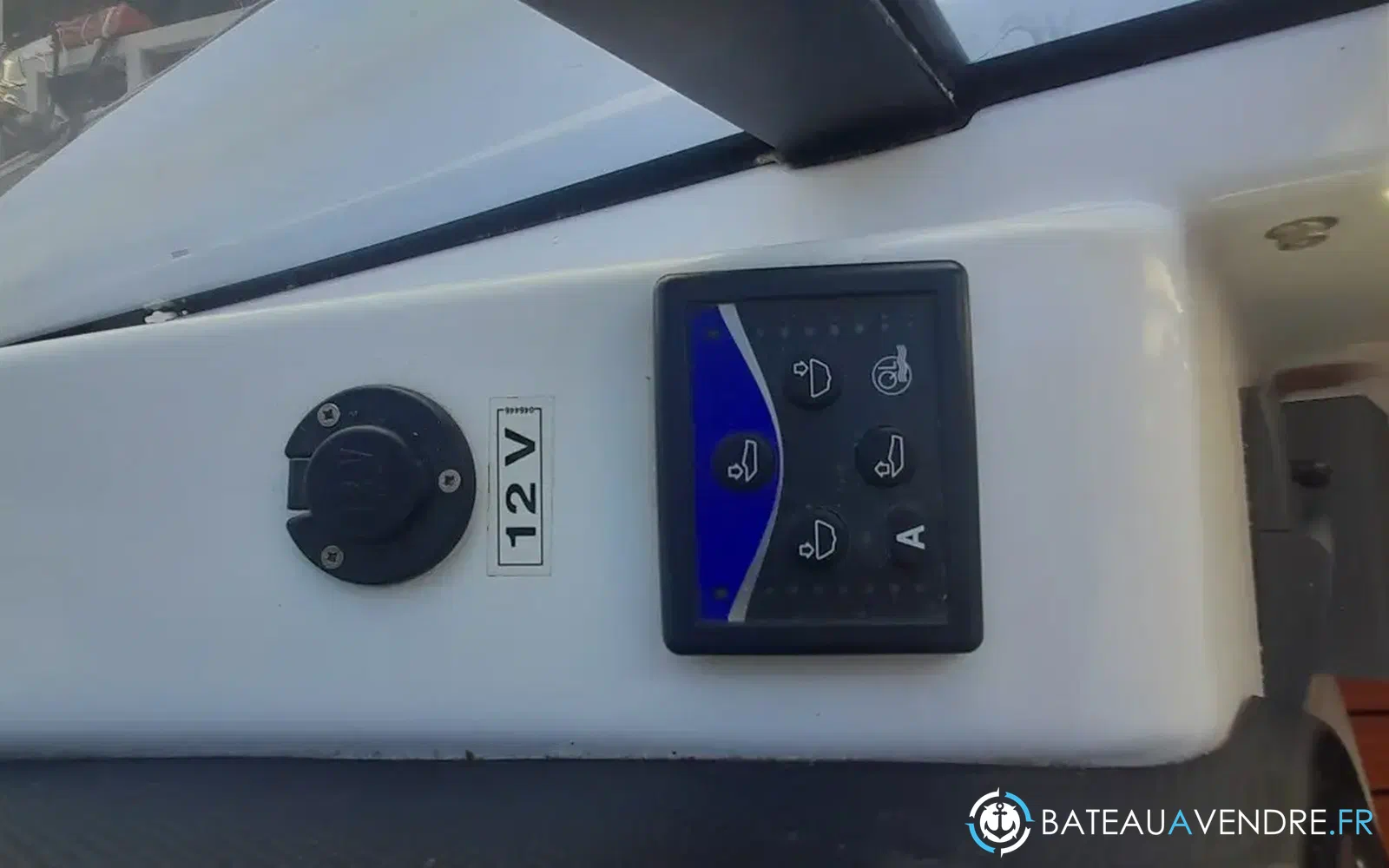 slider 19 Beneteau Antares 30 Fly