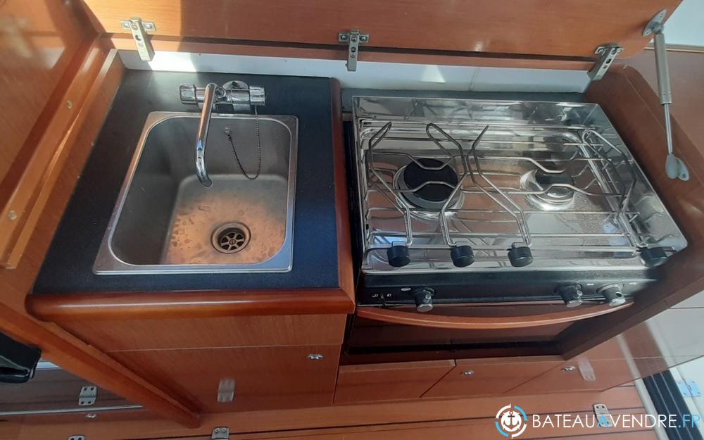 Beneteau Antares 30 Fly  cuisine / salle de bain photo 5