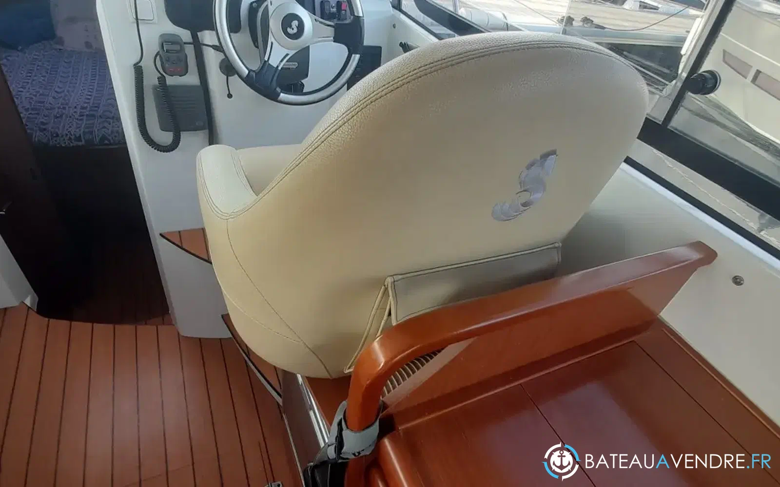 slider 5 Beneteau Antares 30 Fly