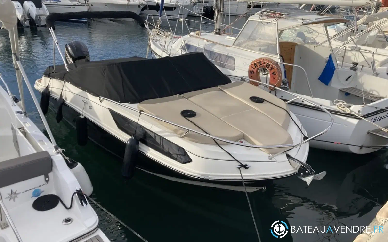 slider 0 Bayliner VR5 Cuddy OB