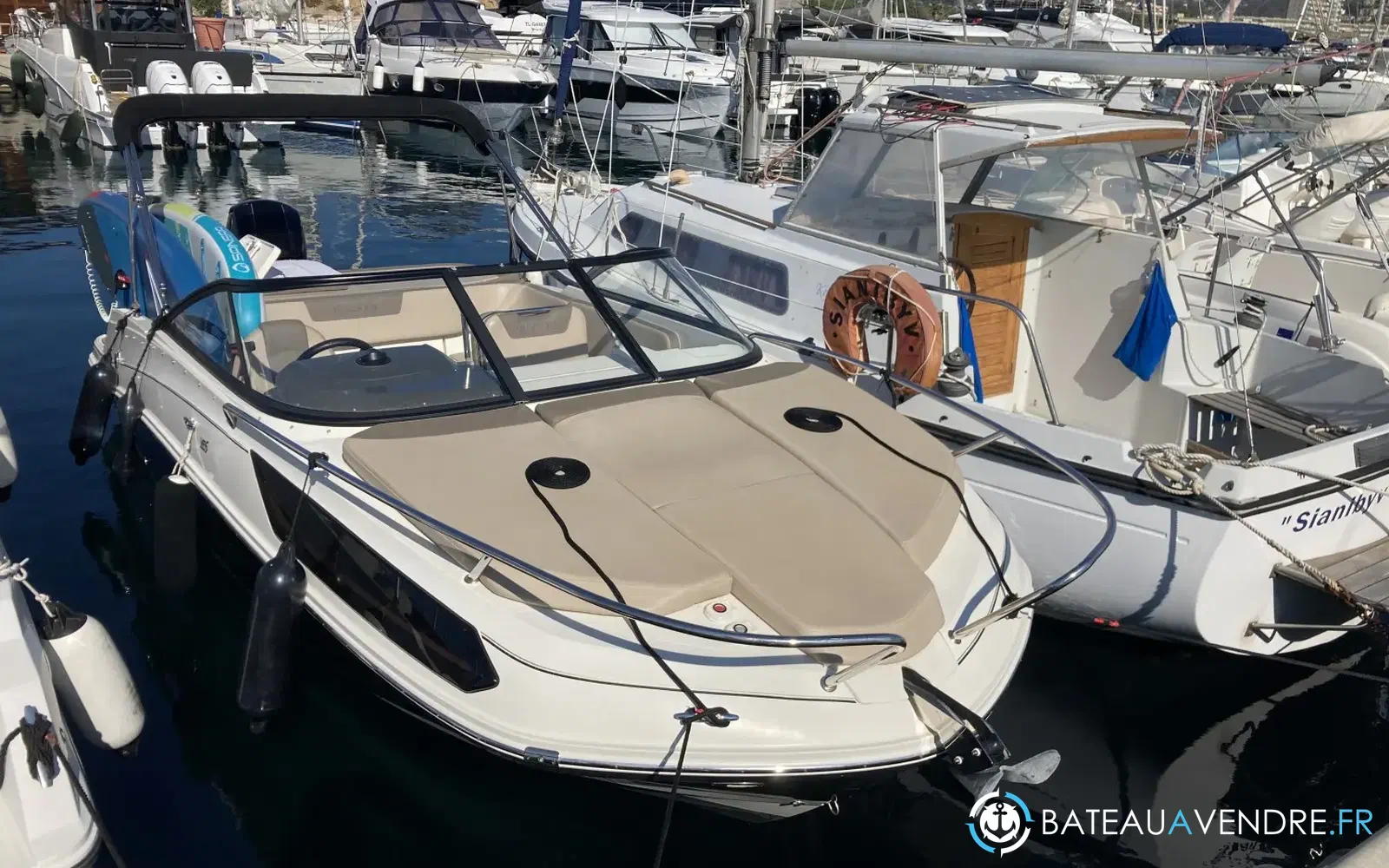 slider 1 Bayliner VR5 Cuddy OB