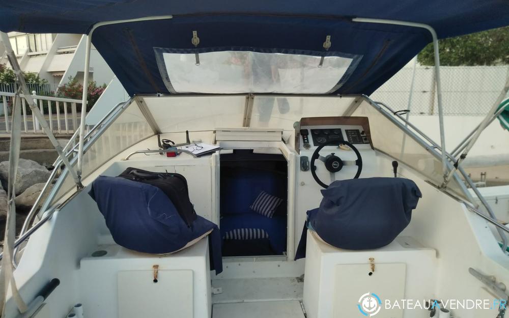 Jeanneau Skanes 750 interieur photo 2