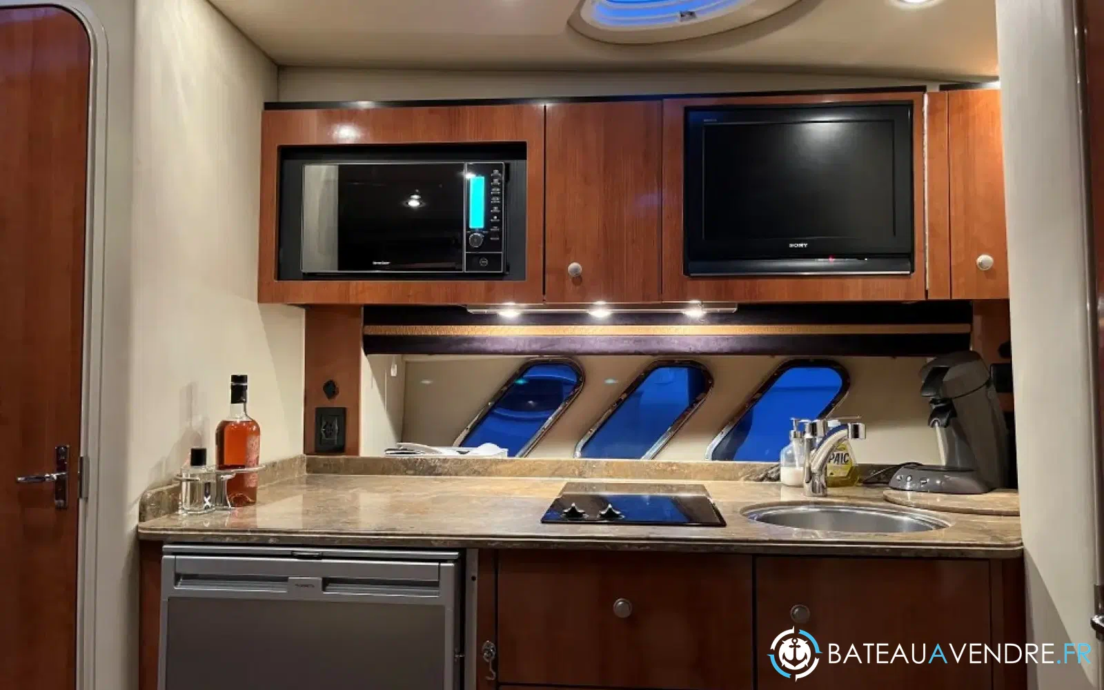 slider 4 Cruisers Yachts 330 Express