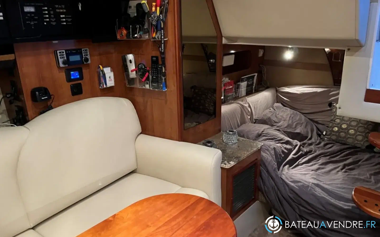 slider 17 Cruisers Yachts 330 Express